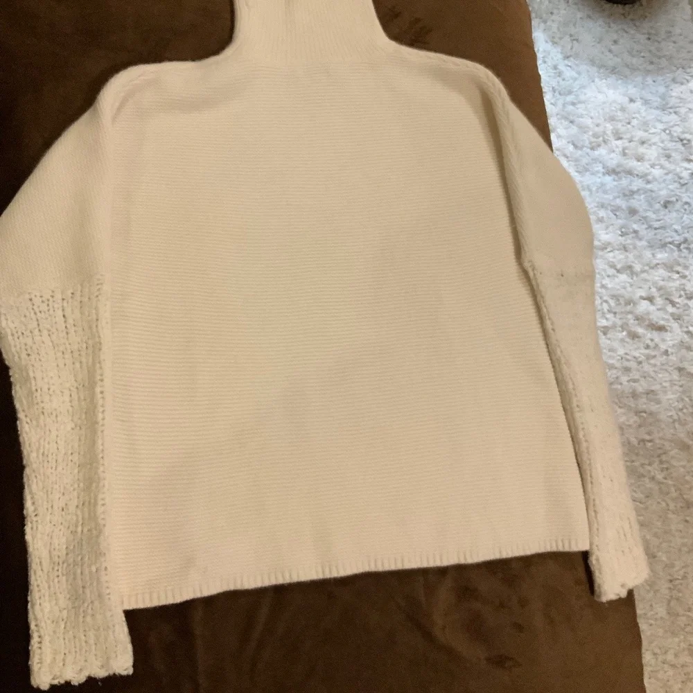 Sundance White L Turtleneck sweater Alpine Resortwear Coastal Minimalist Travel